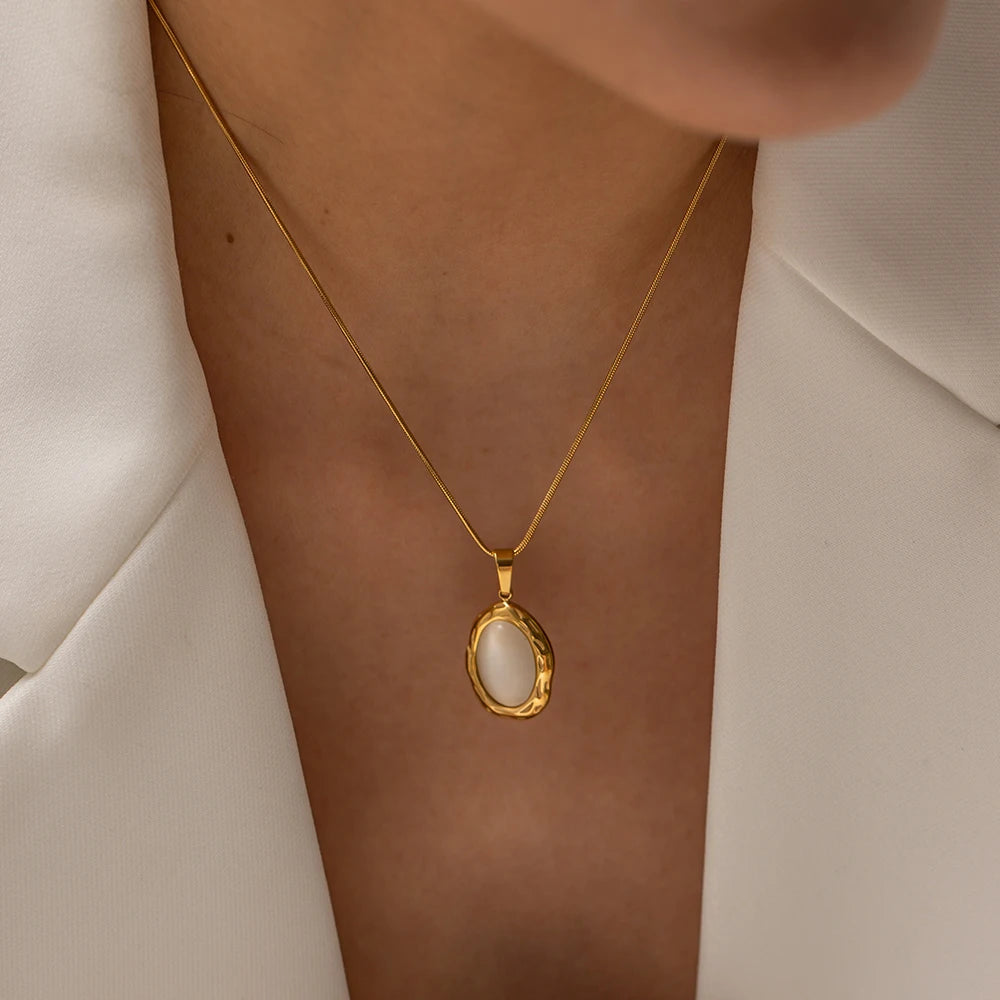 The Opal Necklace - Opal Whispers