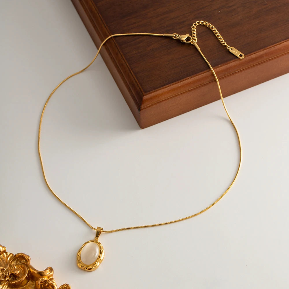 The Opal Necklace - Opal Whispers